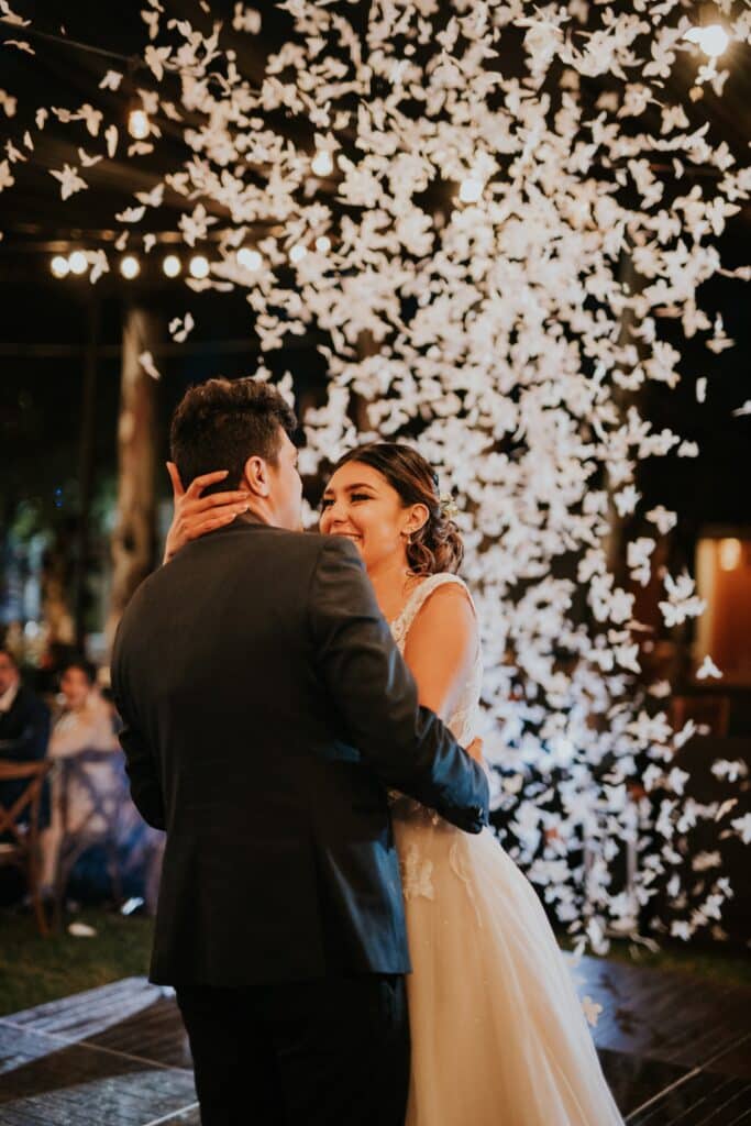 How to Create Your Wedding Reception Playlist - Plan In Love